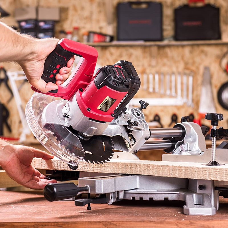 Акумуляторна торцювальна пила WORCRAFT CMS-S20Li