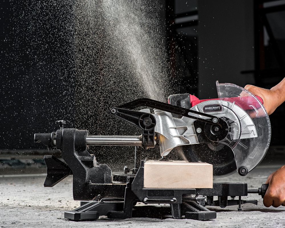 Акумуляторна торцювальна пила WORCRAFT CMS-S20Li